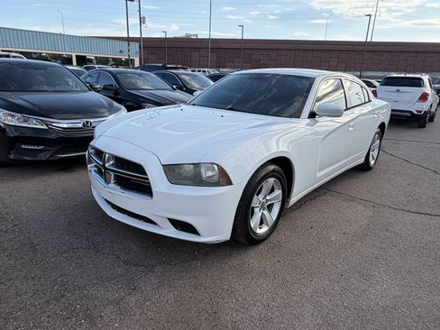 Used 2014 Dodge Charger SE RWD image 1