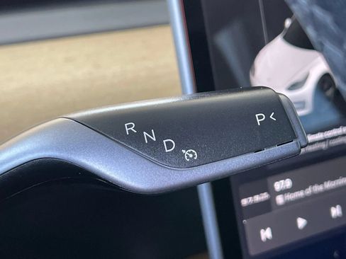 Used 2020 Tesla Model 3 Standard Range RWD image 34