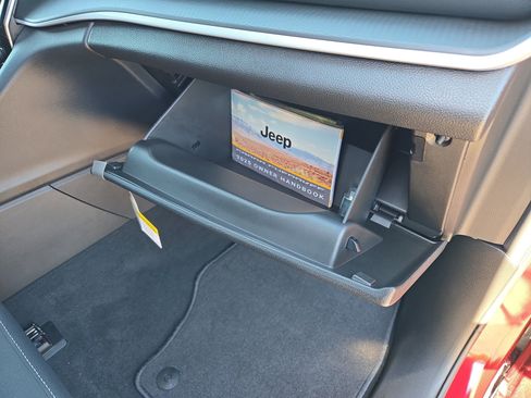 New 2025 Jeep Grand Cherokee Laredo X image 23