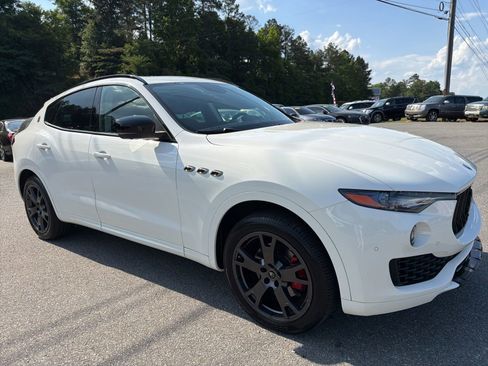 Used 2020 Maserati Levante AWD/4WD image 3
