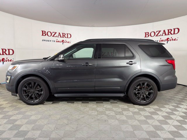 Used 2017 Ford Explorer XLT w/ Equipment Group 202A AWD/4WD image 8
