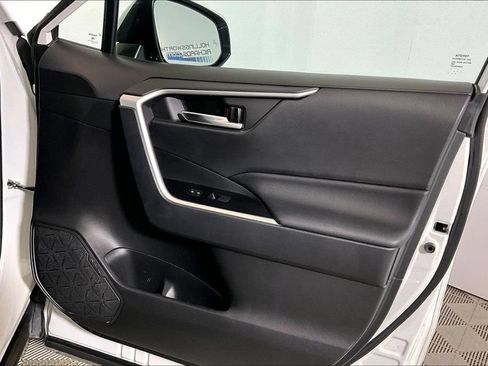 Used 2020 Toyota RAV4 XLE Premium FWD image 19