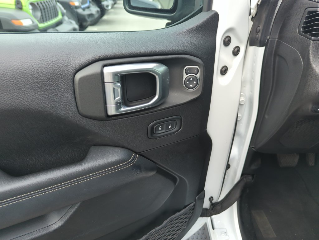 Used 2022 Jeep Wrangler Unlimited Sahara AWD/4WD image 18