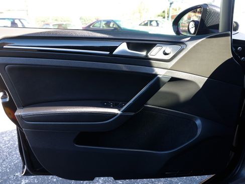 Used 2017 Volkswagen Golf R 4-Door image 43