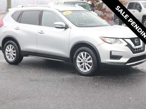 Used 2018 Nissan Rogue SV image 1