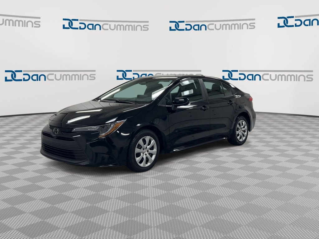 Used 2025 Toyota Corolla LE FWD image 4