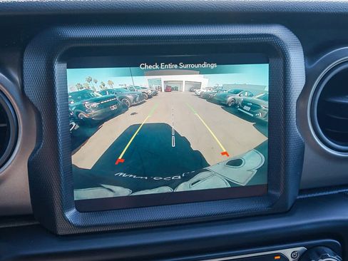 Used 2023 Jeep Wrangler Unlimited w/ Sun & Screen Package image 22