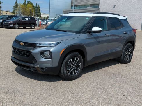 Used 2022 Chevrolet TrailBlazer ACTIV w/ Sun and Liftgate Package FWD image 4