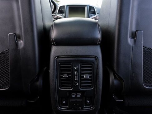Used 2015 Jeep Grand Cherokee Limited w/ Luxury Group II AWD/4WD image 24