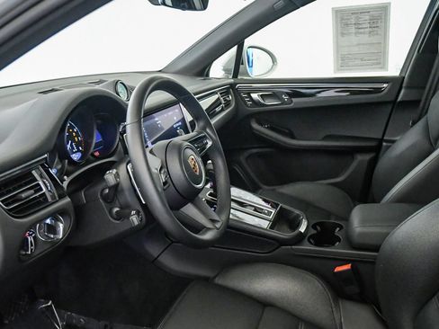 Used 2024 Porsche Macan AWD/4WD image 19