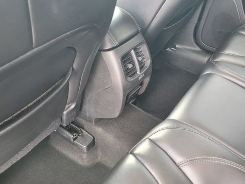Used 2019 Jeep Cherokee Latitude Plus w/ Cold Weather Group AWD/4WD image 26