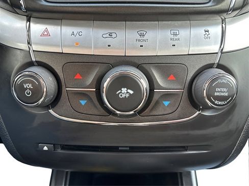Used 2018 Dodge Journey SE w/ Connectivity Group FWD image 33
