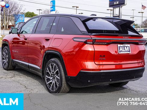 Used 2025 Jeep Wagoneer S Limited image 8