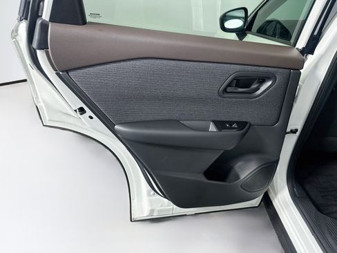 Used 2023 Nissan Rogue S FWD image 27