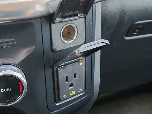 Used 2022 Ford F150 Lariat w/ Equipment Group 501A Mid image 19