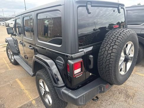 Used 2019 Jeep Wrangler Unlimited Sahara AWD/4WD image 5