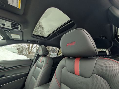 Used 2025 Chevrolet Trax RS w/ Sunroof Package image 7