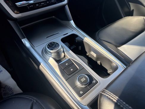 Used 2023 Ford Explorer XLT w/ Equipment Group 202A image 15