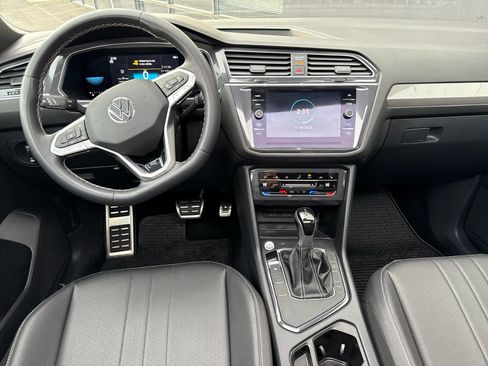 Used 2023 Volkswagen Tiguan SE R-Line image 11