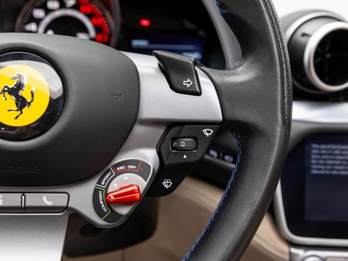 Certified 2019 Ferrari Portofino Base image 25