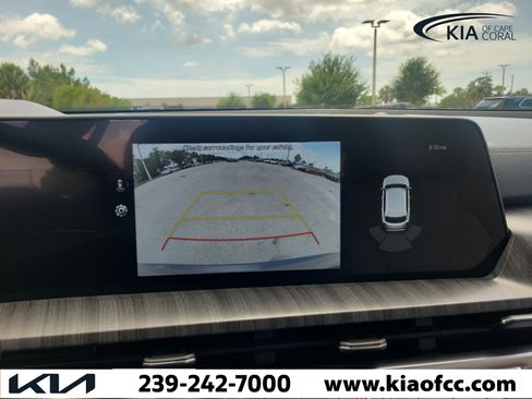 Certified 2025 Kia Telluride EX w/ EX Captain's Chair Package FWD image 29