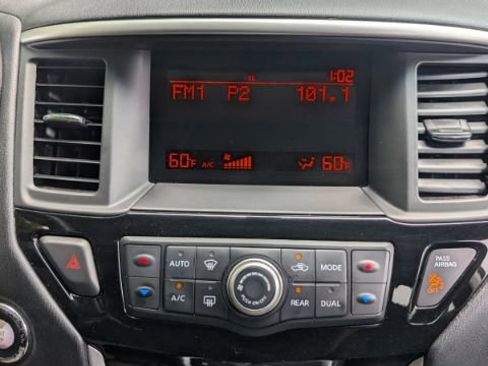 Used 2014 Nissan Pathfinder S AWD/4WD image 31