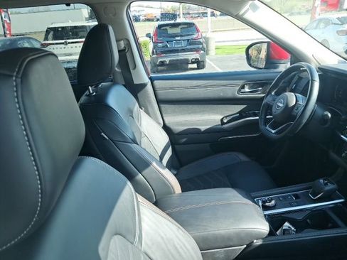Used 2023 Nissan Pathfinder Platinum w/ Cargo Package image 20