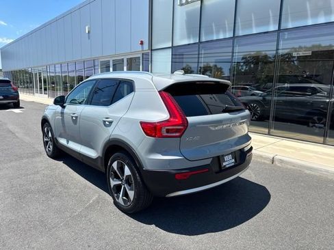 Used 2025 Volvo XC40 B5 Plus AWD/4WD image 3