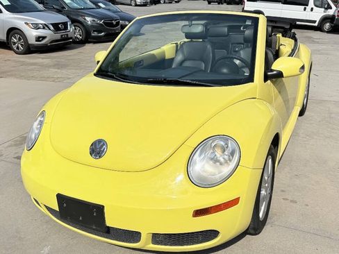 Used 2007 Volkswagen Beetle Convertible w/ Package 1 FWD image 7