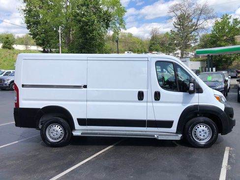 Used 2025 RAM ProMaster 2500 w/ U-Haul Equipment Group FWD image 6