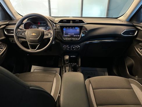 Used 2023 Chevrolet TrailBlazer LT w/ Convenience Package FWD image 9