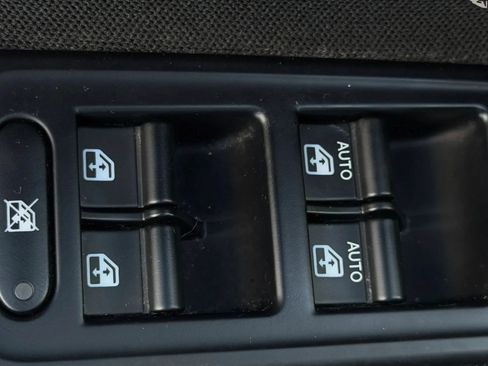 Used 2019 Jeep Renegade Latitude w/ Safety & Security Group II FWD image 43