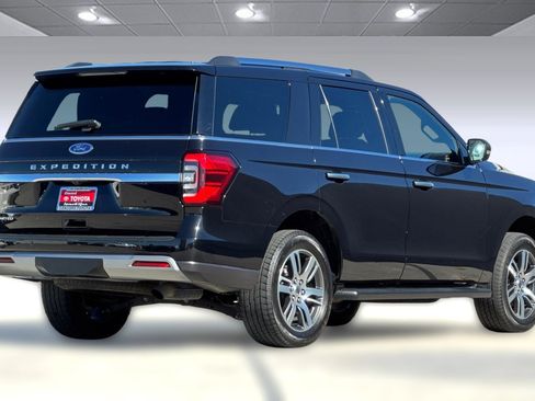 Used 2024 Ford Expedition Limited image 3