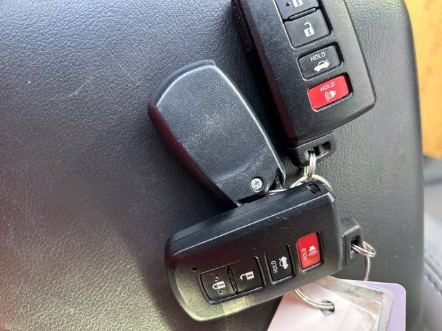Used 2016 Toyota Avalon Limited w/ Toyota Safety Sense Package FWD image 26