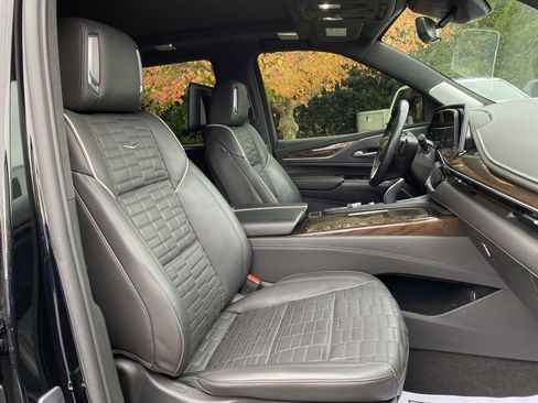 Used 2023 Cadillac Escalade Sport Platinum w/ LPO, ONYX Package image 37