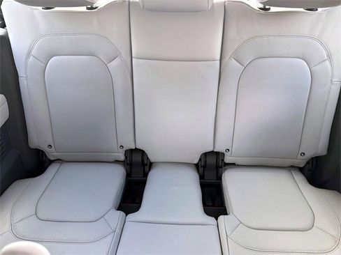 New 2025 Land Rover Defender 130 X-Dynamic SE image 13