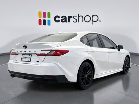 Used 2025 Toyota Camry SE image 5