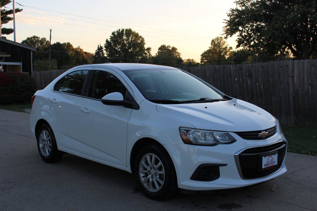 Used 2018 Chevrolet Sonic LT FWD image 2