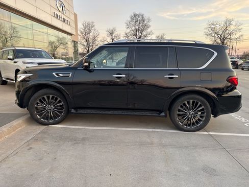 Used 2021 INFINITI QX80 Premium Select w/ All-Season Package image 2