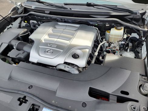 Used 2016 Lexus LX 570 4WD image 21