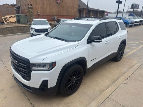 Used 2023 GMC Acadia SLT w/ Elevation Edition image 2