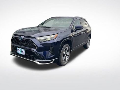 Used 2024 Toyota RAV4 SE image 4