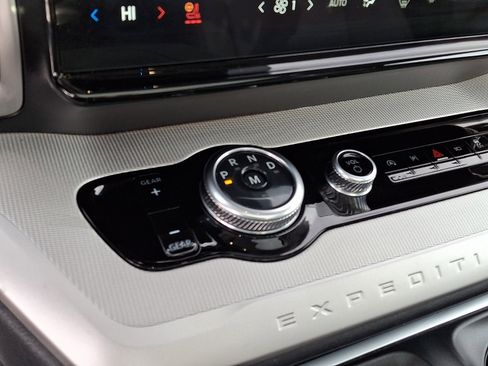 Used 2025 Ford Expedition Active image 17