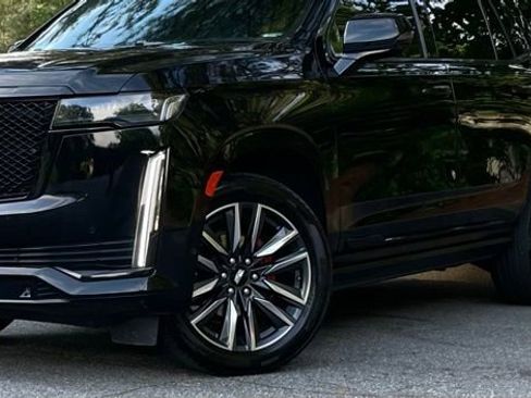 Used 2021 Cadillac Escalade Sport Platinum RWD image 2