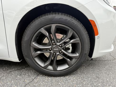 New 2026 Chrysler Pacifica Select image 8