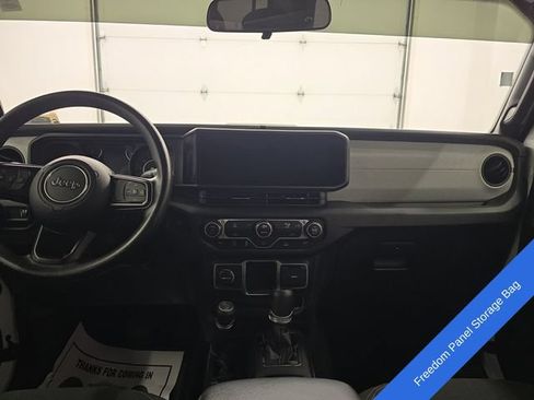 Used 2024 Jeep Gladiator Sport AWD/4WD image 13
