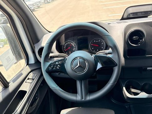 New 2025 Mercedes-Benz Sprinter 2500 image 18