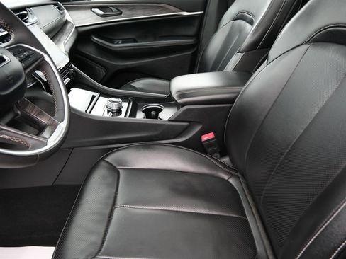 Used 2024 Jeep Grand Cherokee L Limited w/ Luxury Tech Group II AWD/4WD image 5