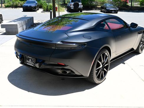 Used 2021 Aston Martin DB11 Coupe RWD image 5