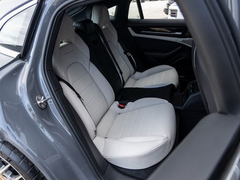 Certified 2025 Porsche Panamera 4 AWD/4WD image 40